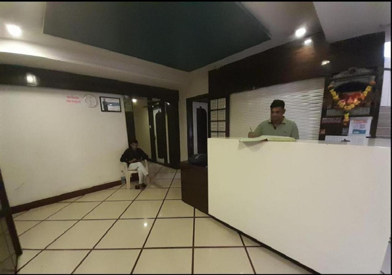 Hotel Sai Ganesh Lodging & Boarding By Wb Inn Titwala Екстериор снимка
