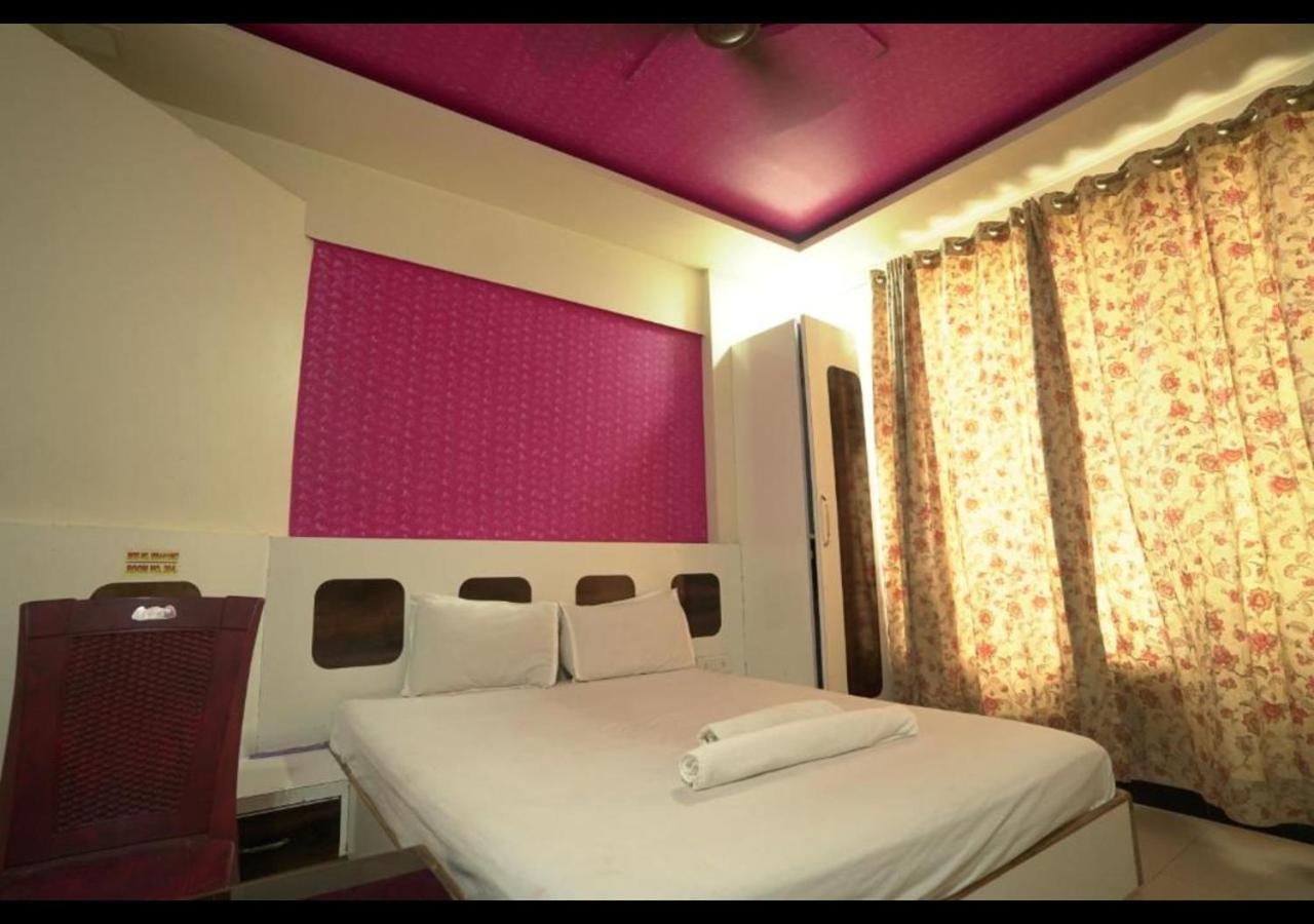 Hotel Sai Ganesh Lodging & Boarding By Wb Inn Titwala Екстериор снимка