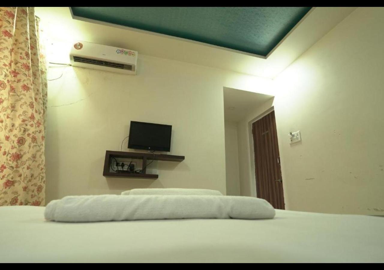 Hotel Sai Ganesh Lodging & Boarding By Wb Inn Titwala Екстериор снимка